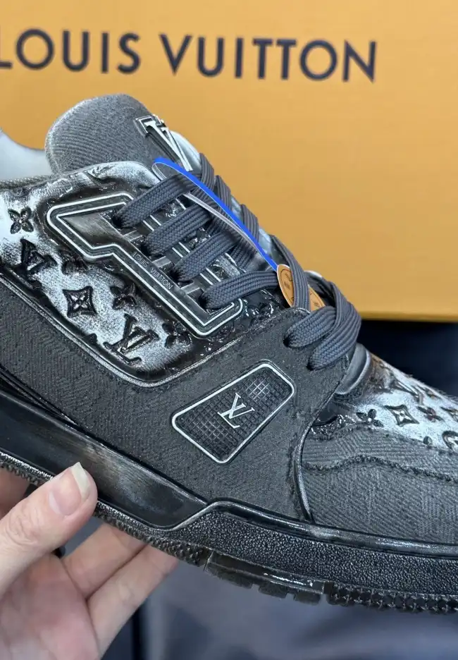 hype Louis Vuitton Sneakers