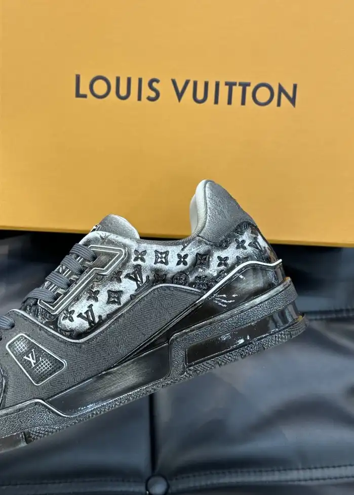 hype Louis Vuitton Sneakers