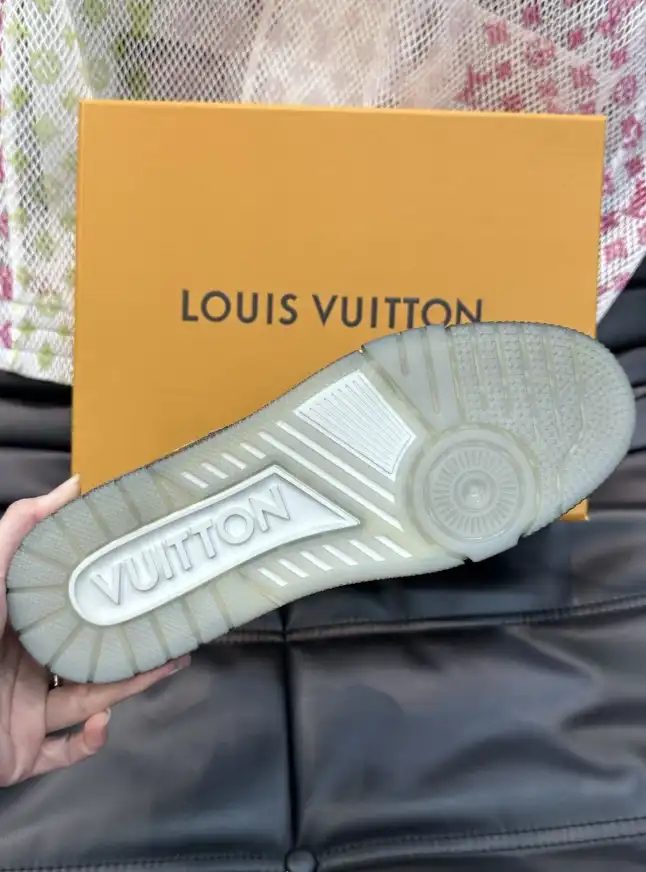 hype Louis Vuitton Sneakers