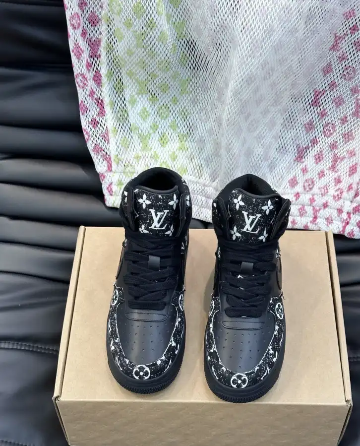 hype Louis Vuitton Sneakers