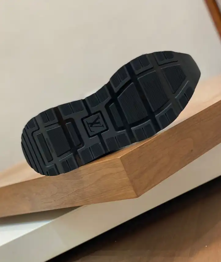 hype Louis Vuitton Sneakers