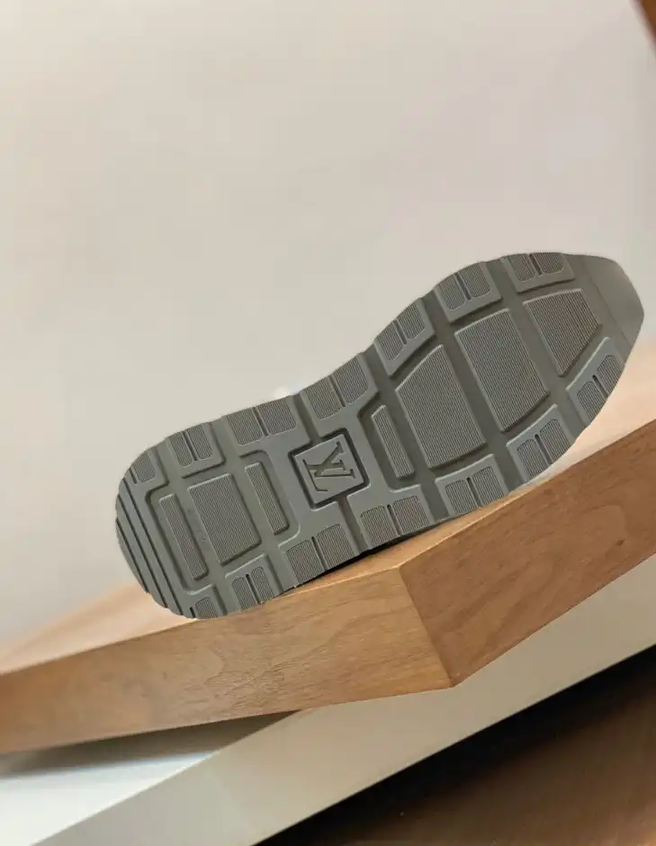 hype Louis Vuitton Sneakers