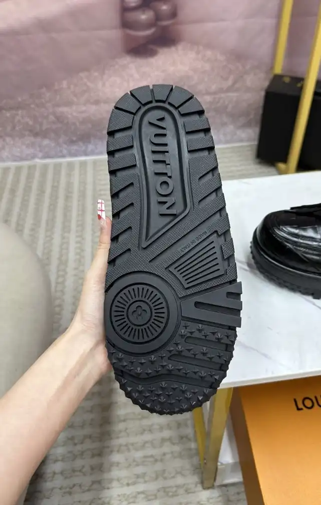 hype Louis Vuitton Sneakers