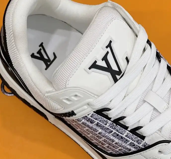 hype Louis Vuitton Sneakers