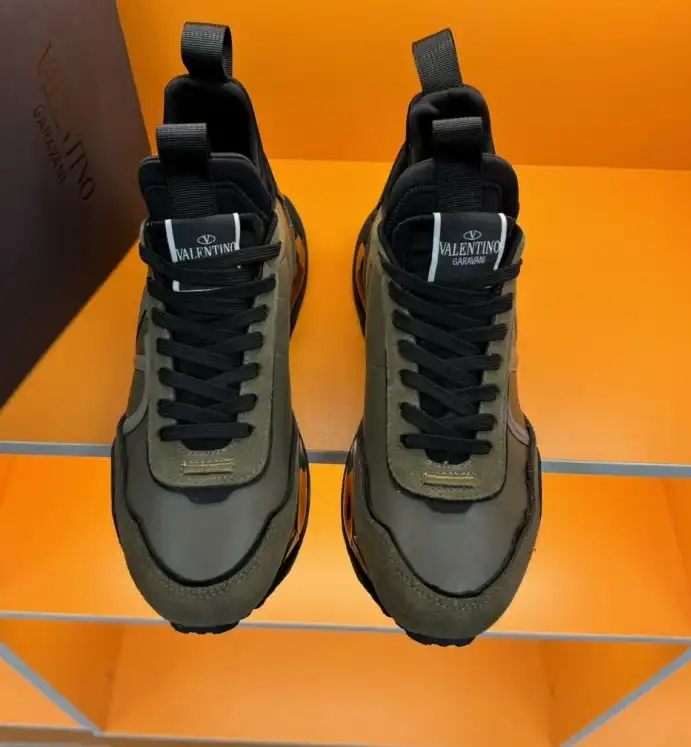 hype Valentino Sneakers