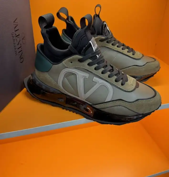 hype Valentino Sneakers