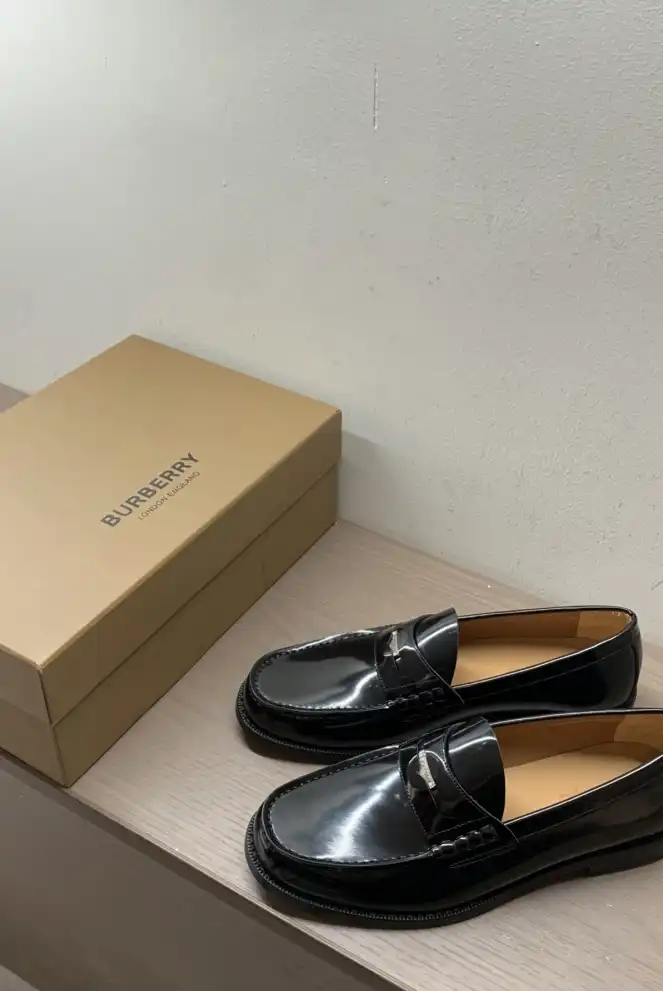 hype Burberry Leather Shoes