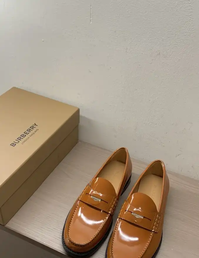 hype Burberry Leather Shoes