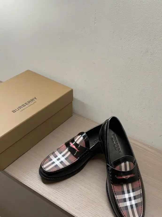 hype Burberry Leather Shoes