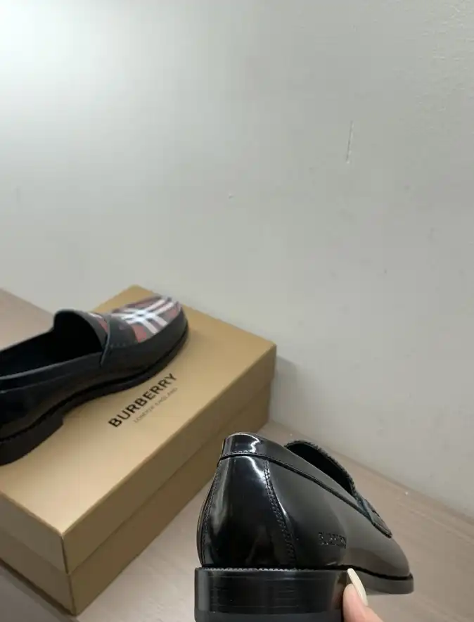 hype Burberry Leather Shoes