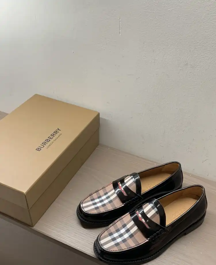 hype Burberry Leather Shoes