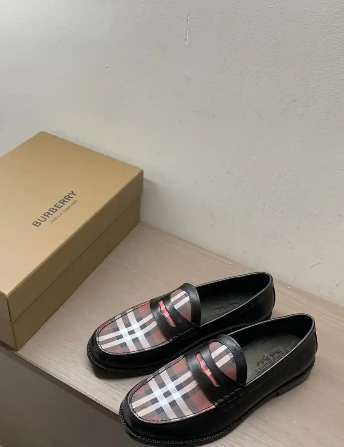 hype Burberry Leather Shoes