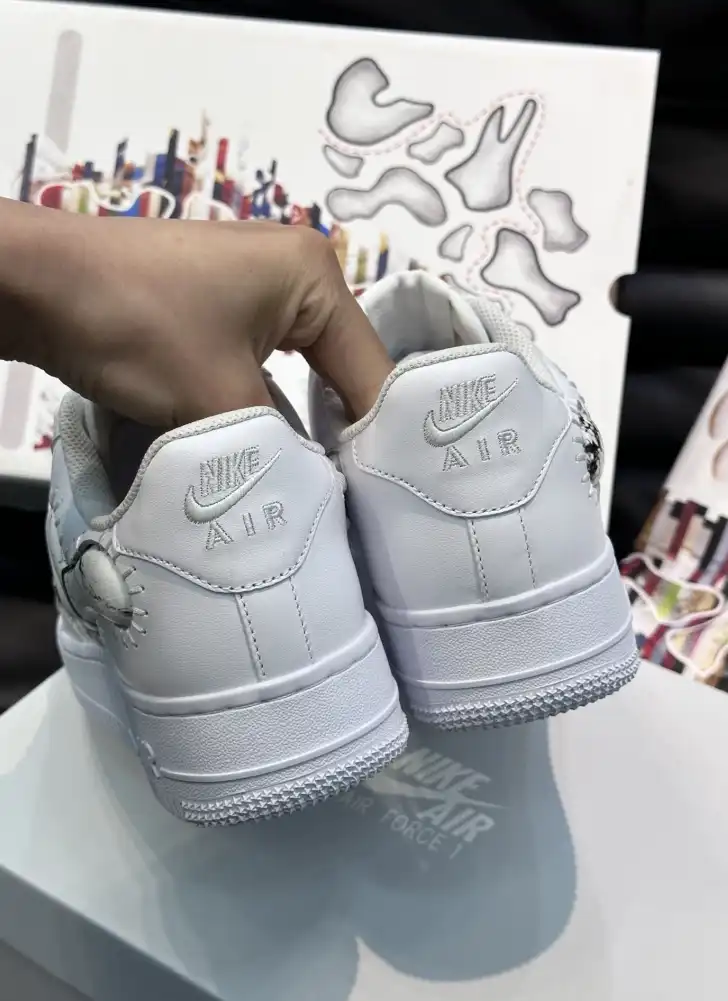 hype Louis Vuitton Sneakers