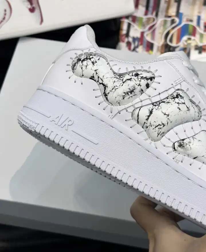 hype Louis Vuitton Sneakers