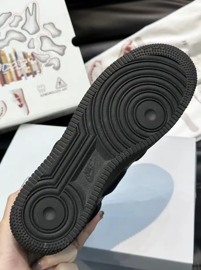 hype Louis Vuitton Sneakers