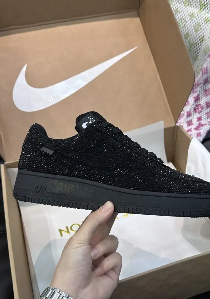 hype Louis Vuitton Sneakers