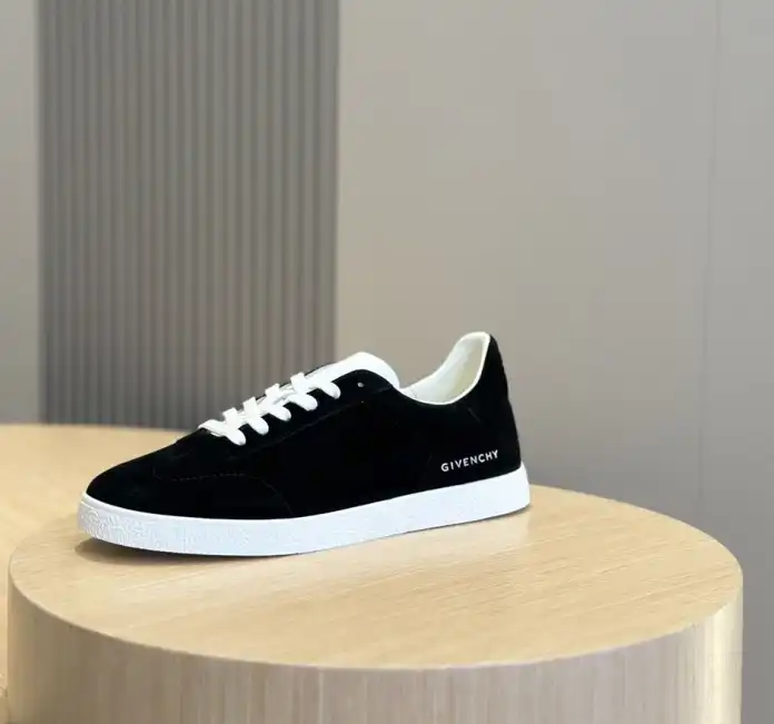 hype Givenchy Sneakers