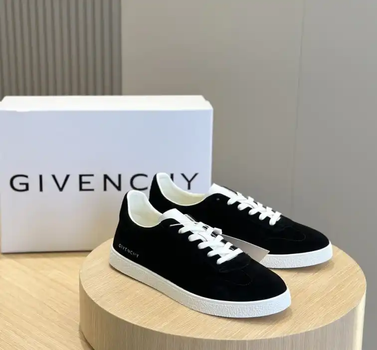 hype Givenchy Sneakers