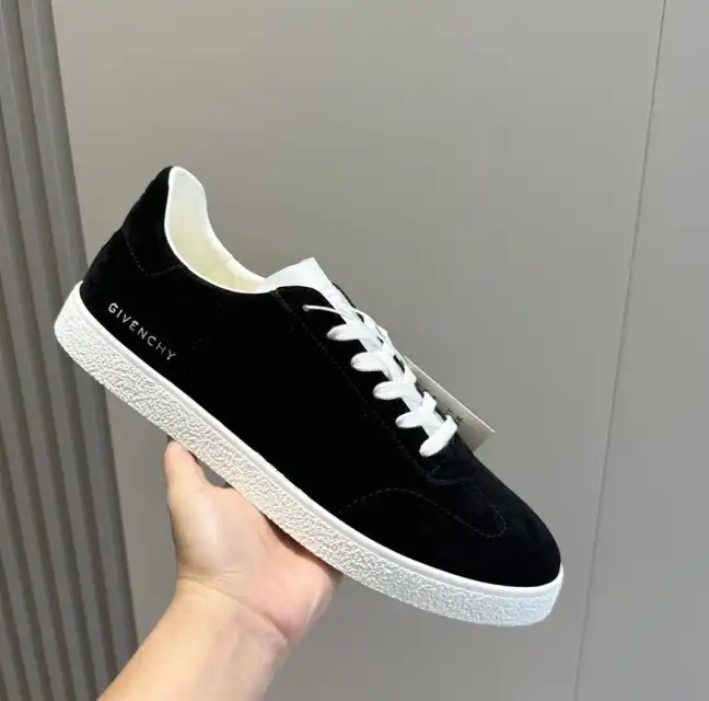 hype Givenchy Sneakers