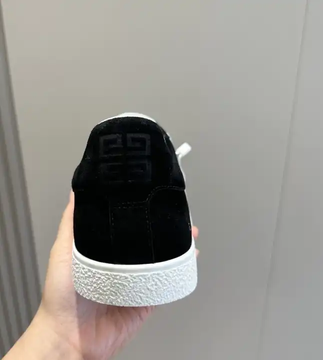 hype Givenchy Sneakers