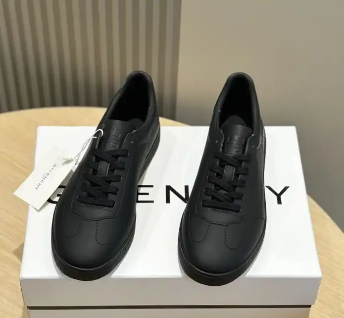 hype Givenchy Sneakers