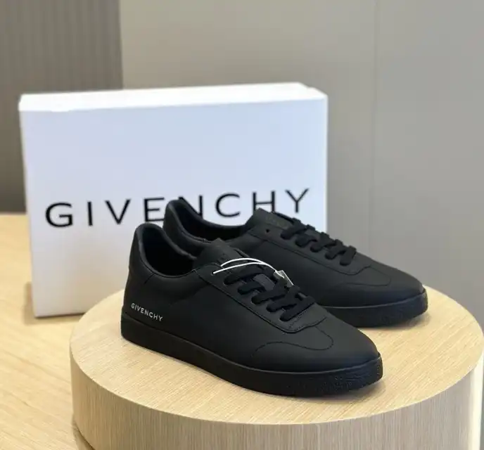 hype Givenchy Sneakers