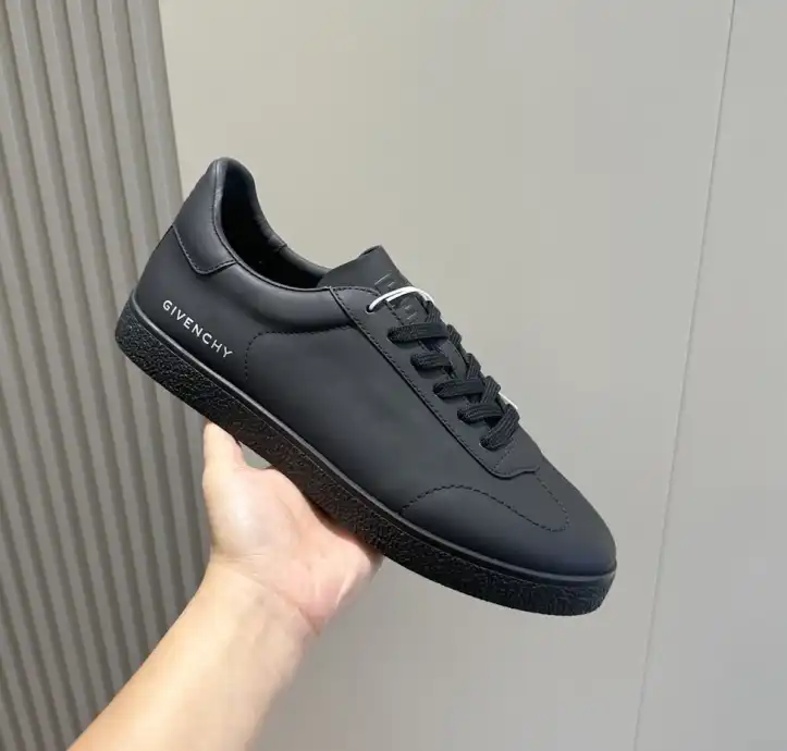 hype Givenchy Sneakers