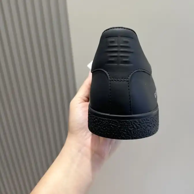 hype Givenchy Sneakers