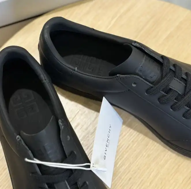 hype Givenchy Sneakers