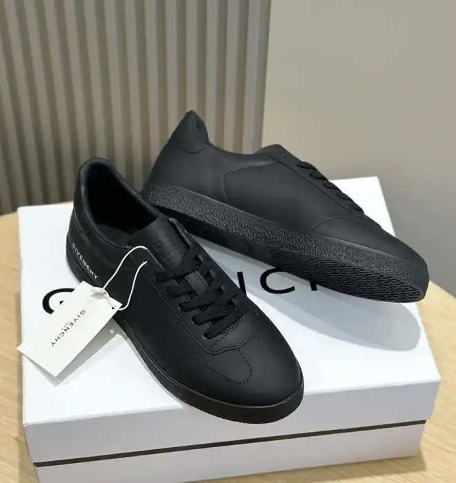 hype Givenchy Sneakers