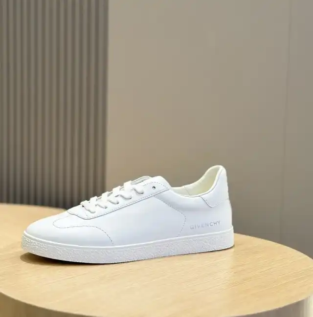 hype Givenchy Sneakers