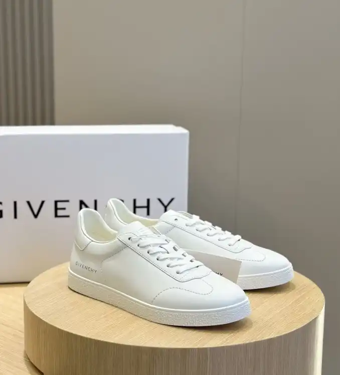 hype Givenchy Sneakers