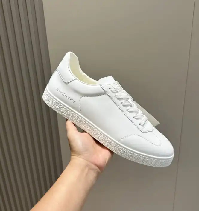 hype Givenchy Sneakers