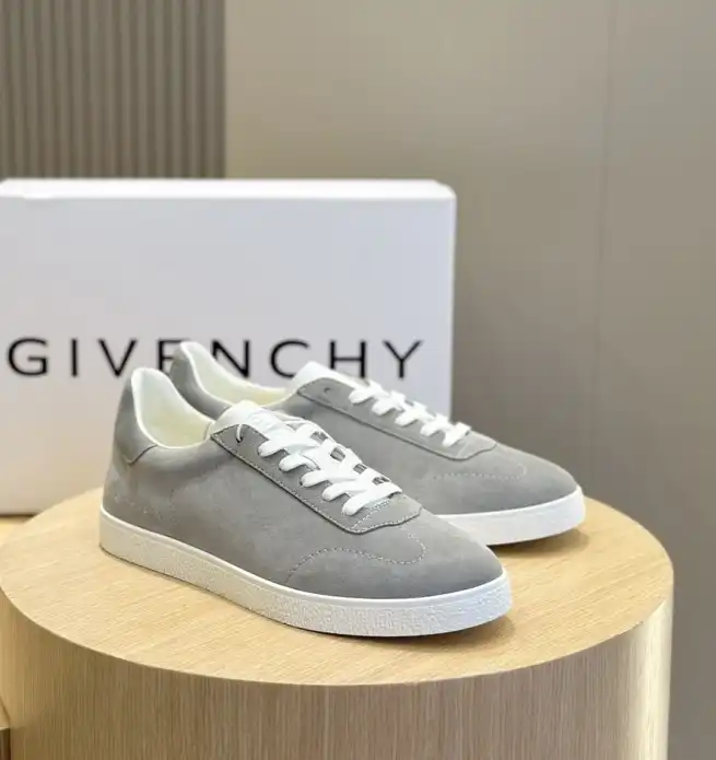 hype Givenchy Sneakers