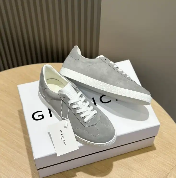 hype Givenchy Sneakers