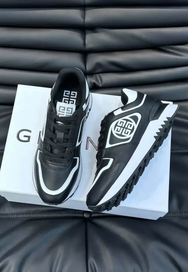 hype Givenchy Sneakers