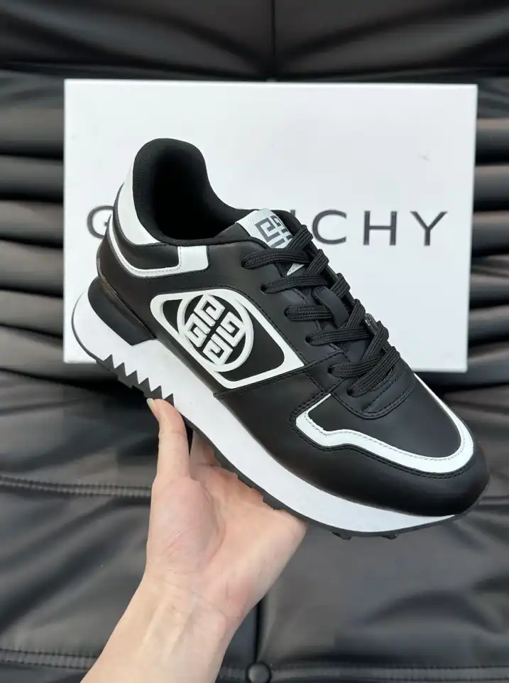 hype Givenchy Sneakers