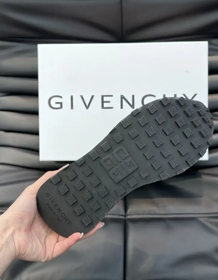 hype Givenchy Sneakers