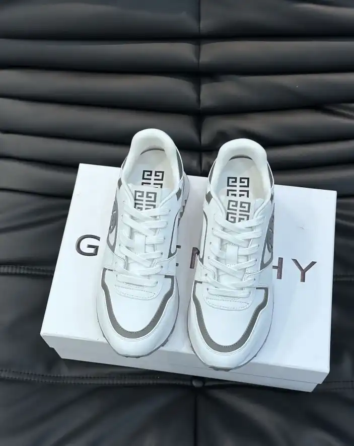 hype Givenchy Sneakers