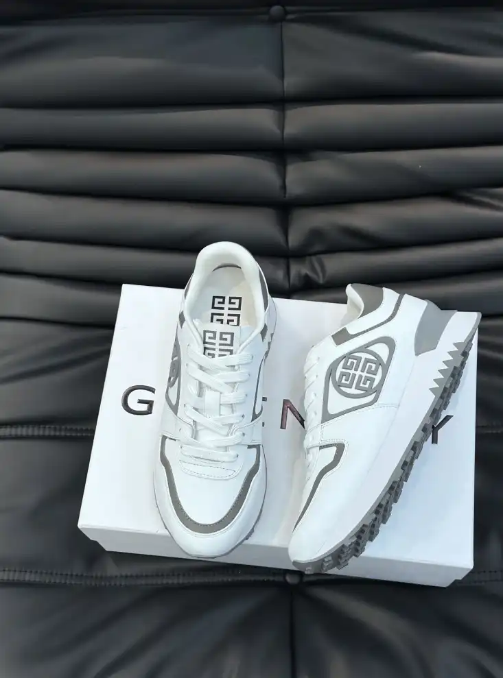 hype Givenchy Sneakers