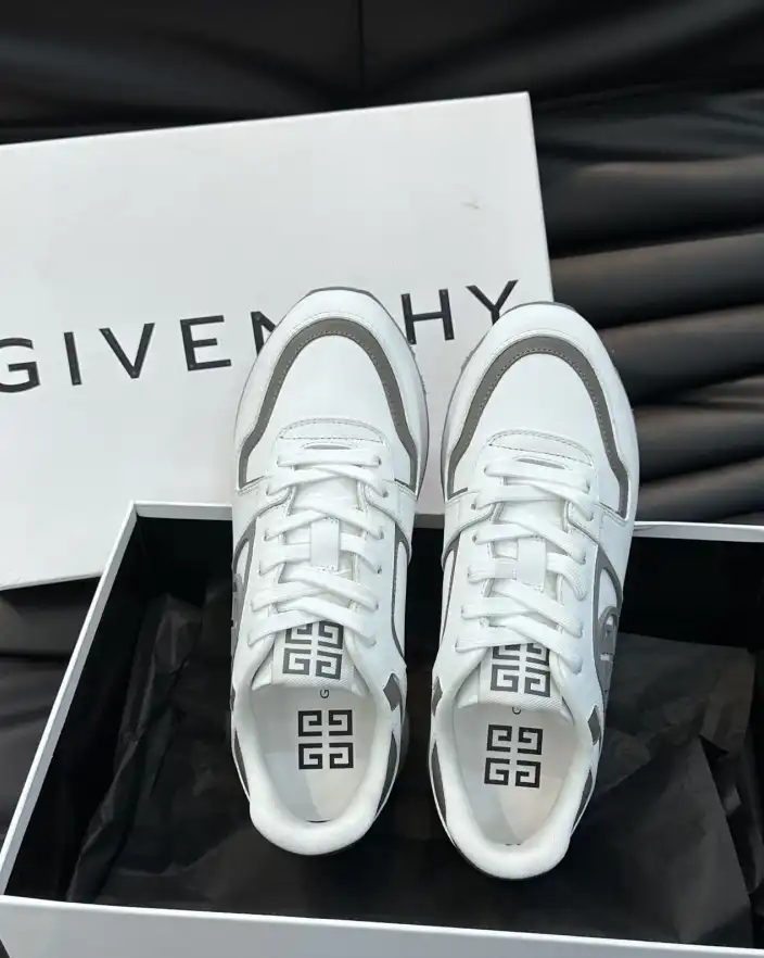 hype Givenchy Sneakers