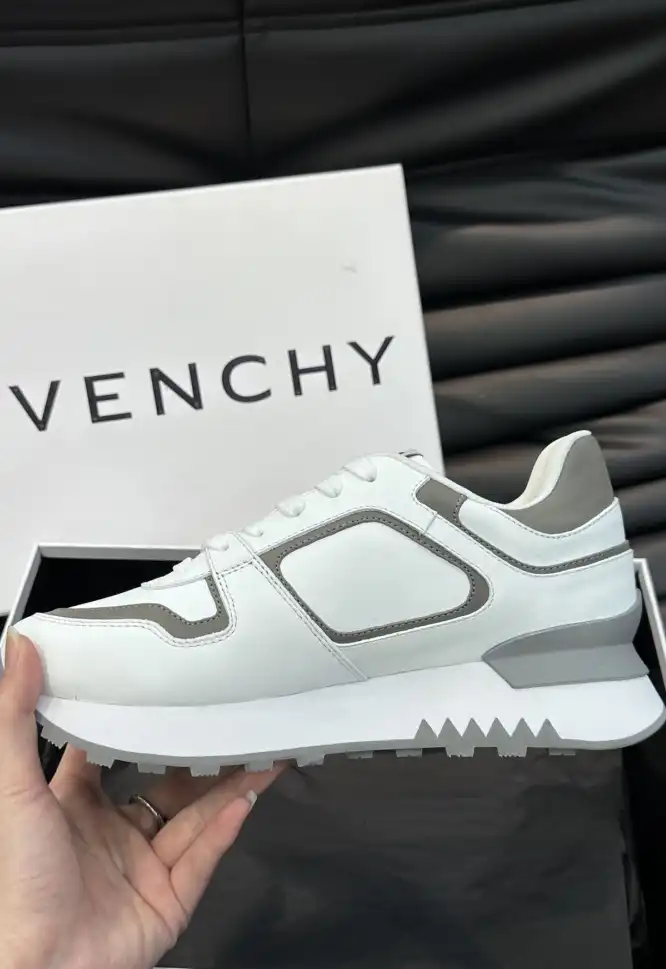 hype Givenchy Sneakers