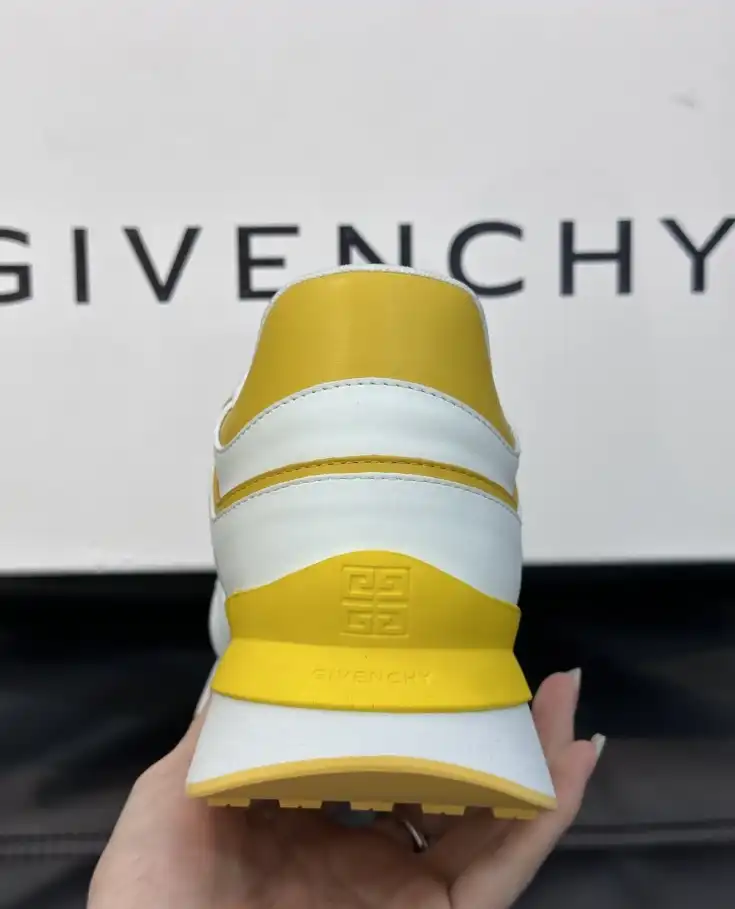 hype Givenchy Sneakers