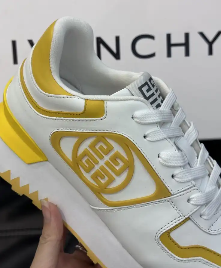 hype Givenchy Sneakers