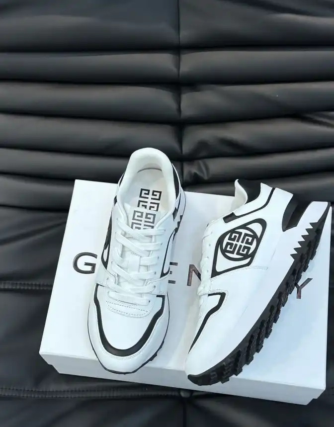 hype Givenchy Sneakers