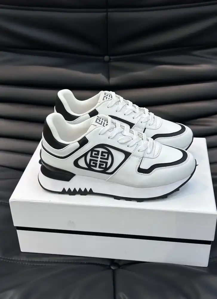 hype Givenchy Sneakers