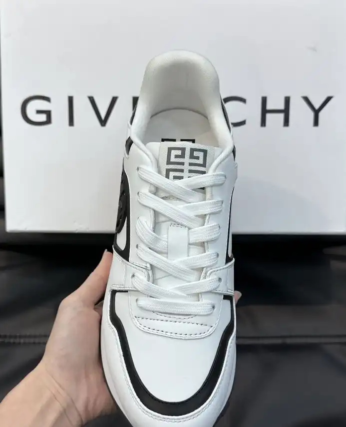 hype Givenchy Sneakers