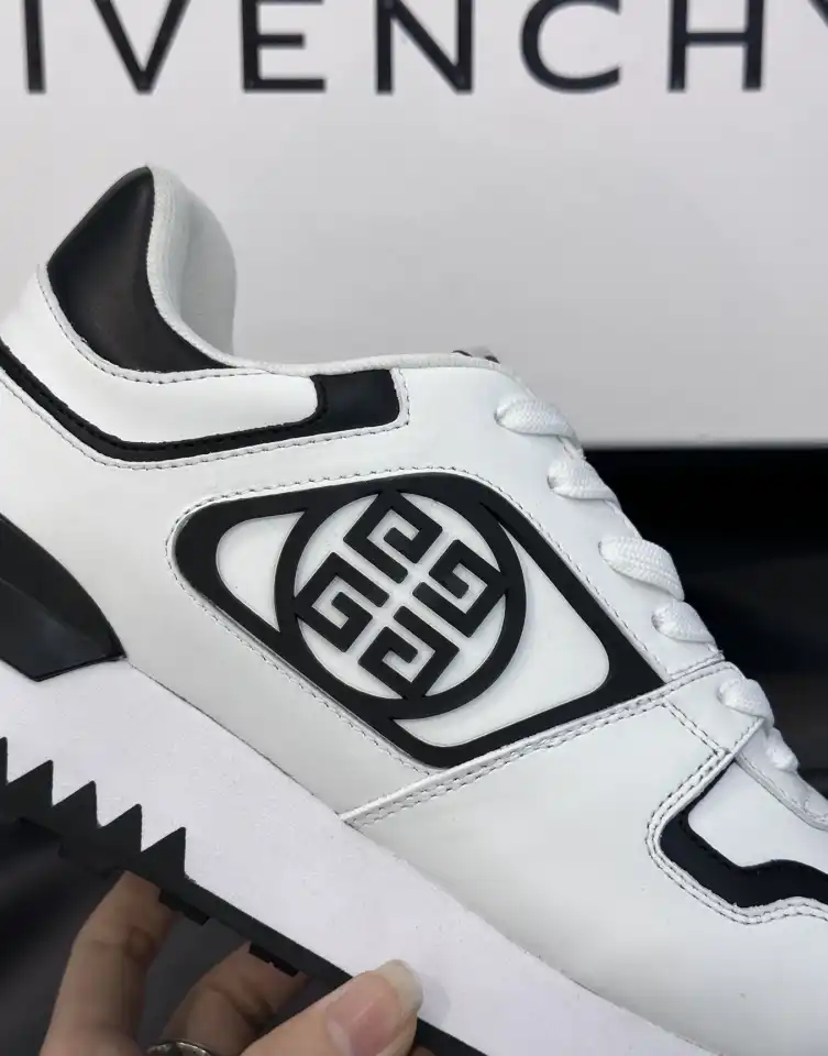 hype Givenchy Sneakers