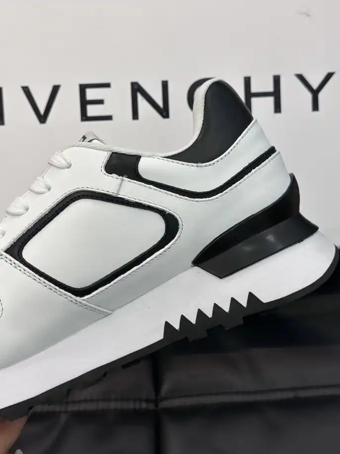 hype Givenchy Sneakers