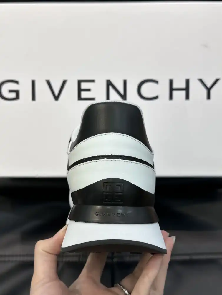 hype Givenchy Sneakers